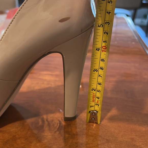 Guess beige pumps with platform size 8 - Picture 9 of 10